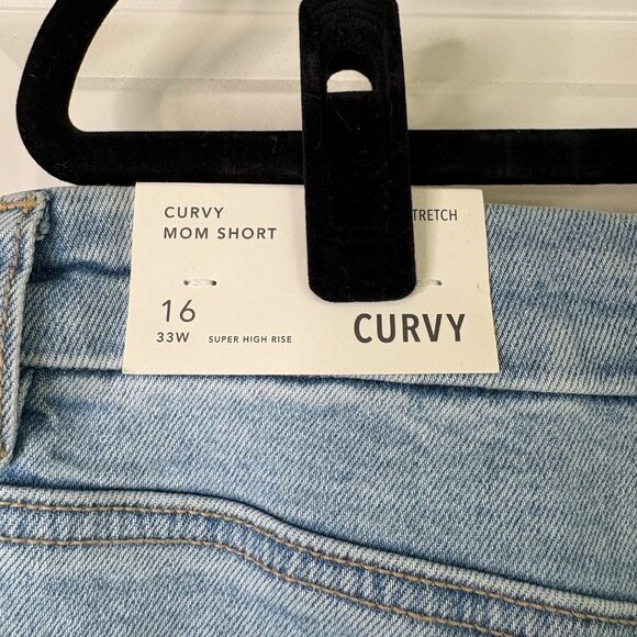 American Eagle NWT Curvy Mom Shorts Light Wash Embroidered Flower Size 16 - Picture 4 of 7